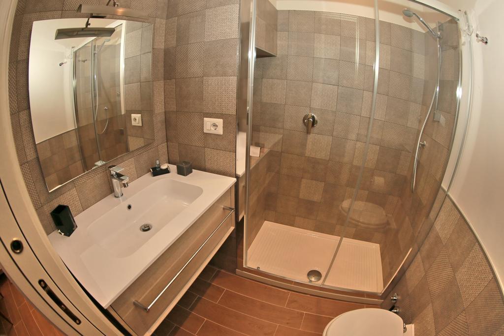 Mdr Numbersix Suites Florence Bilik gambar